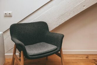 fotel szary do wypoczynku